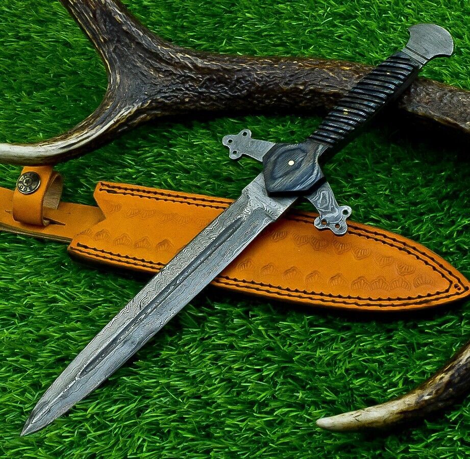 12.5 Inch Handmade Damascus Steel Hunting Bowie Dagger Knife with Hardwood Handle