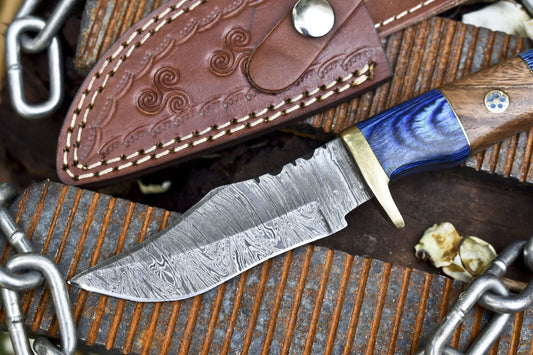 Custom Fire Pattern Damascus Skinner Knife – Hardwood Handle with Brass Guard & Leather Sheath
