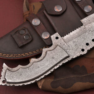 12.5" Full Tang Damascus Steel Bowie Knife – Custom Hand-Forged with Leather Sheath