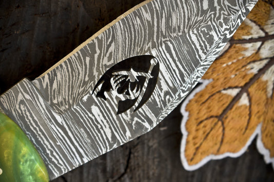 Twist Damascus Skinner Knife with Mixed Material Handle for Survival and Hunting