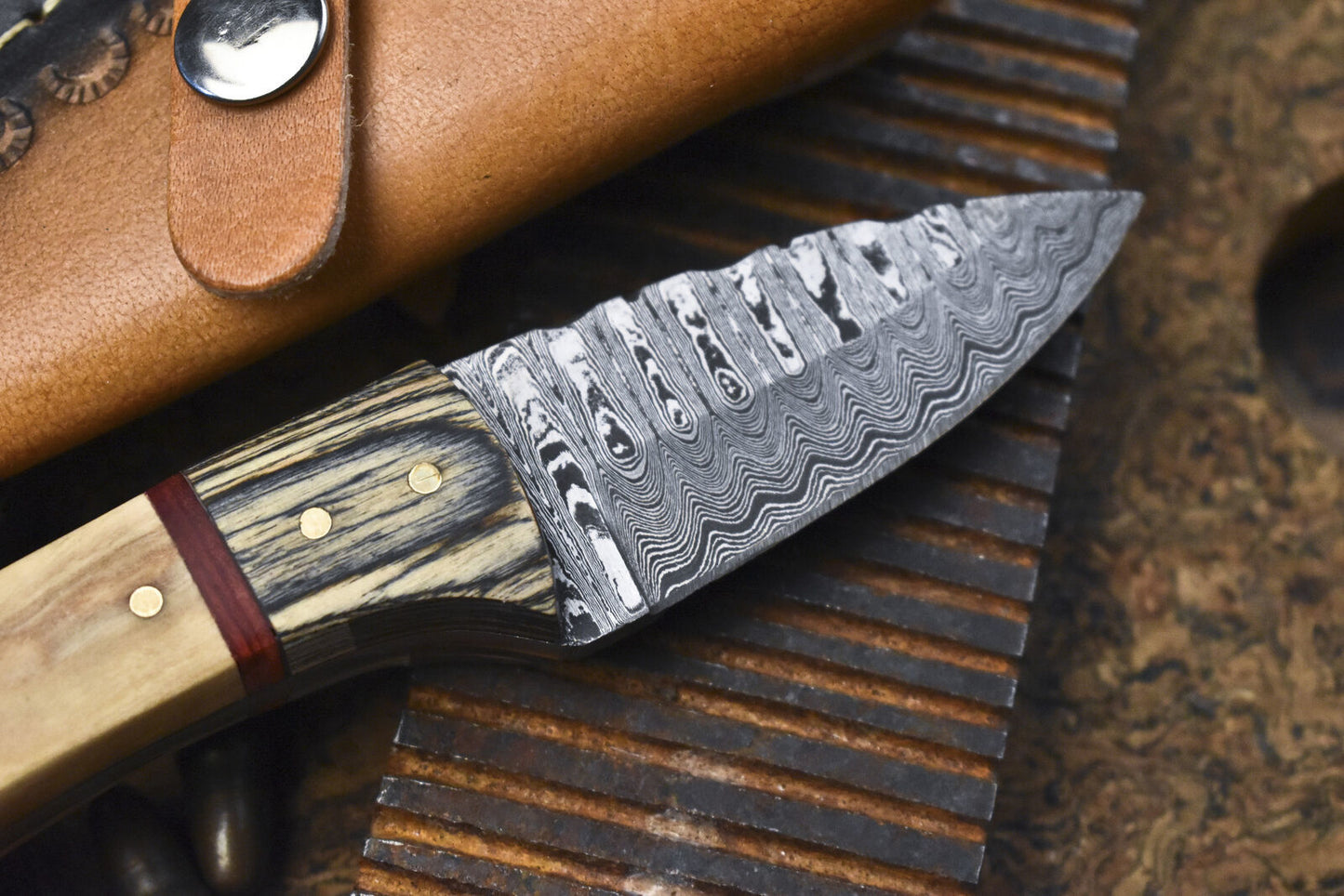 Handmade Ladder Pattern Damascus Skinner Knife – Olive Wood Handle with Wooden Bolster & Leather Sheath