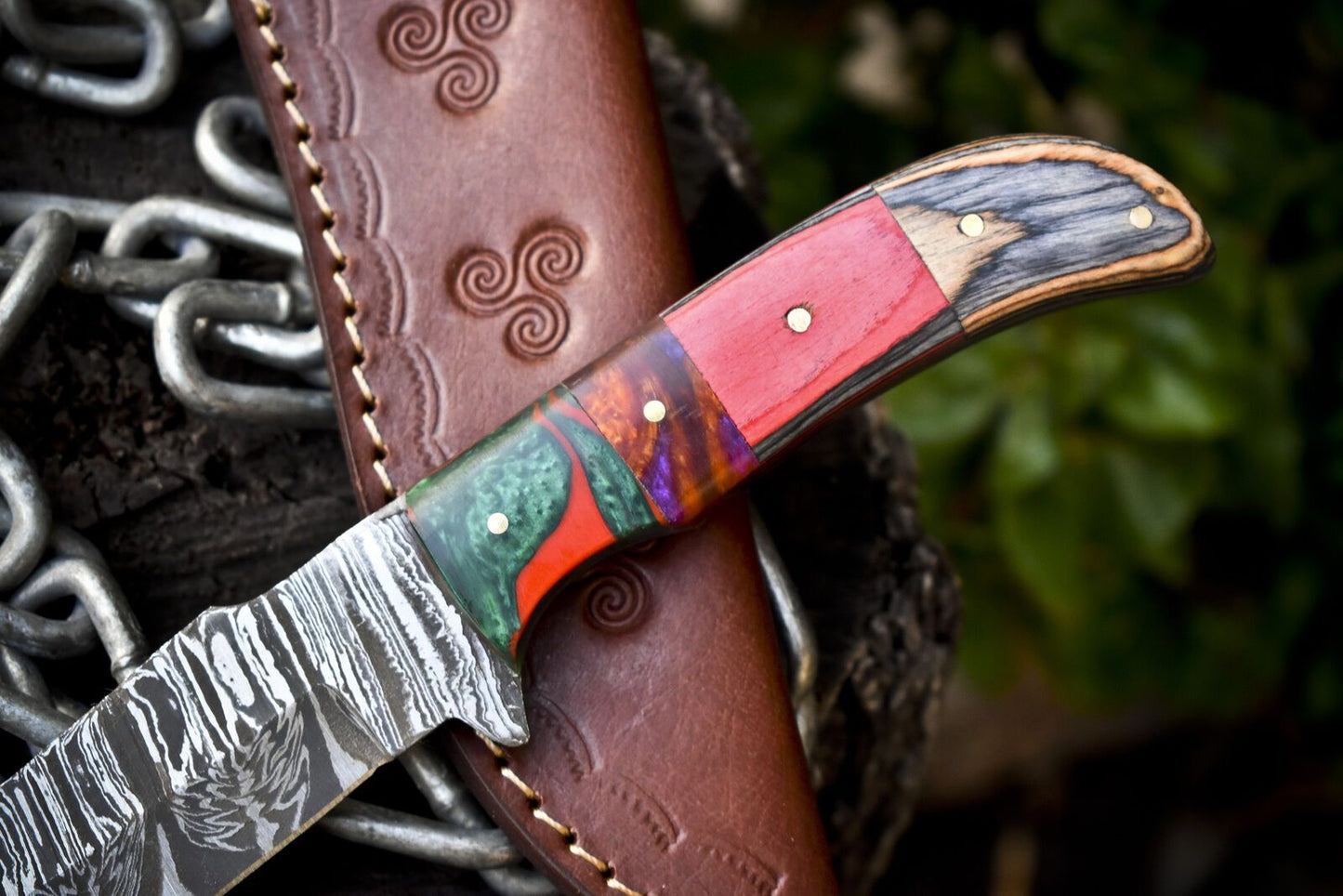Twist Damascus Skinner Knife with Gut Hook and Hardwood Handle – Hand Forged Hunting Blade
