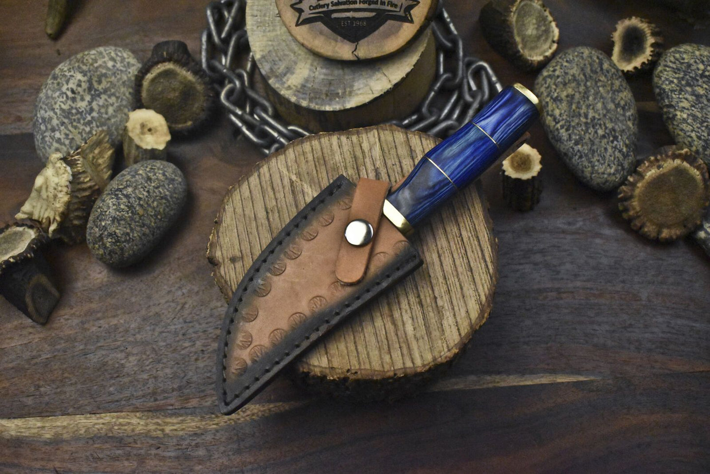 Twist Pattern Damascus Skinner Knife with Hardwood Handle – Handmade Tactical Fixed Blade for Hunting & Outdoor Use