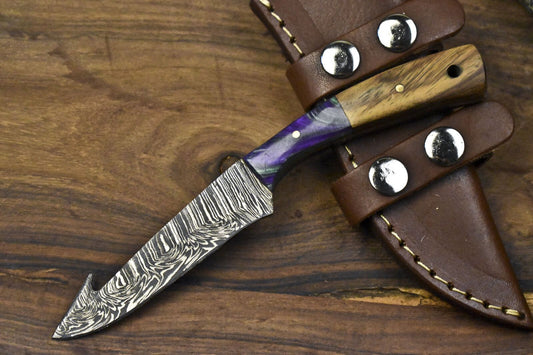 Forged Twist Damascus Skinner Knife with Gut Hook and Walnut Wood Handle – EDC Hunting Knife with Leather Sheath