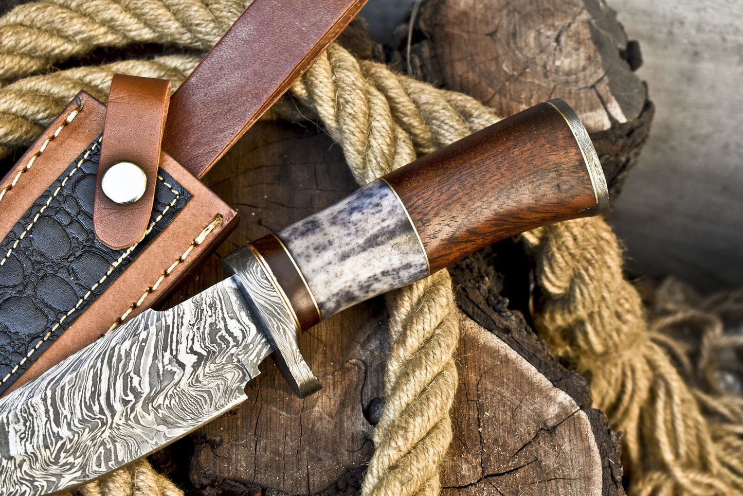 Unique Damascus Steel Skinner Knife Hard Wood Camping Damascus Guard