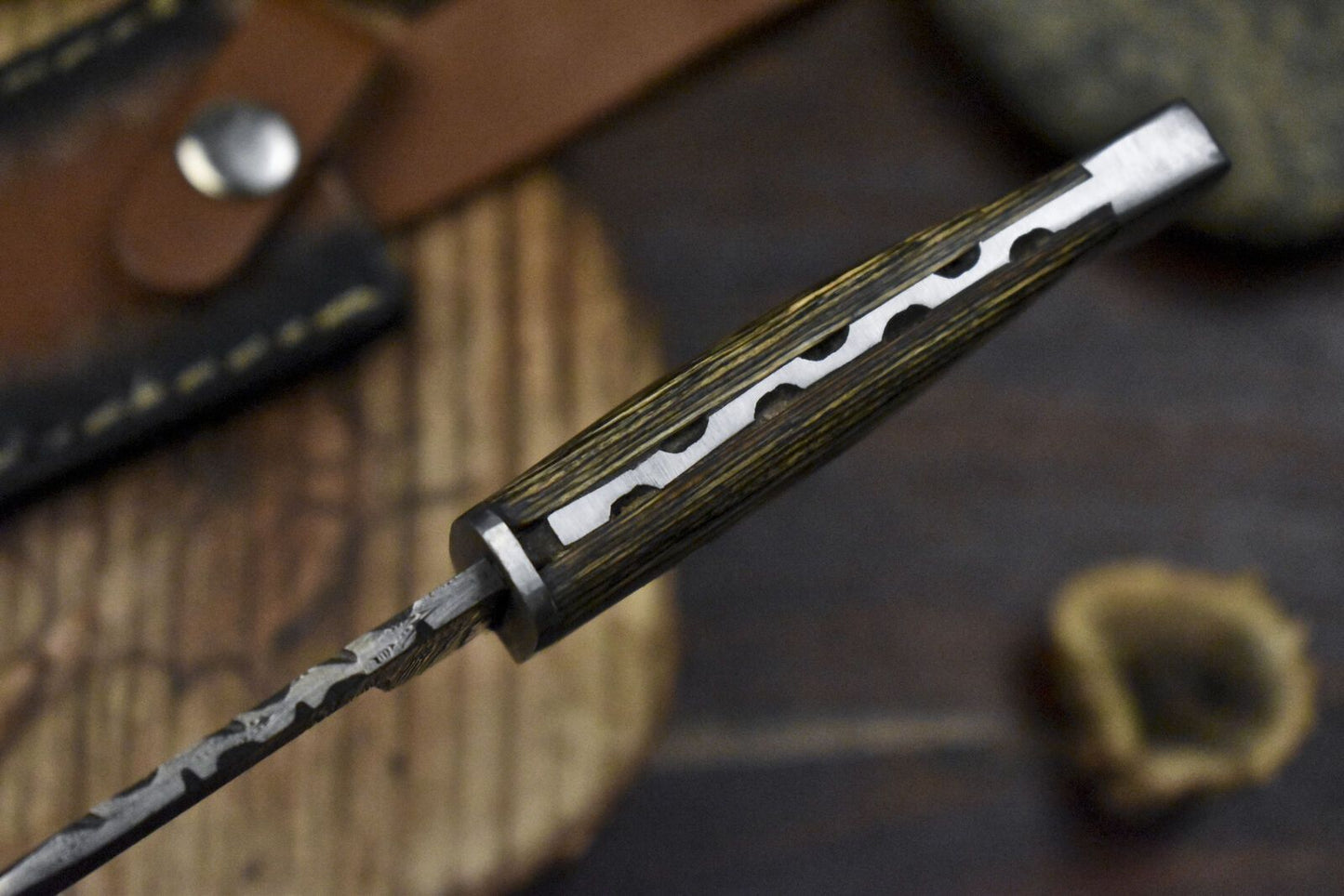 Handmade Twist Damascus Skinner Knife with Hardwood Handle and Steel Guard – Tactical Hunting Blade