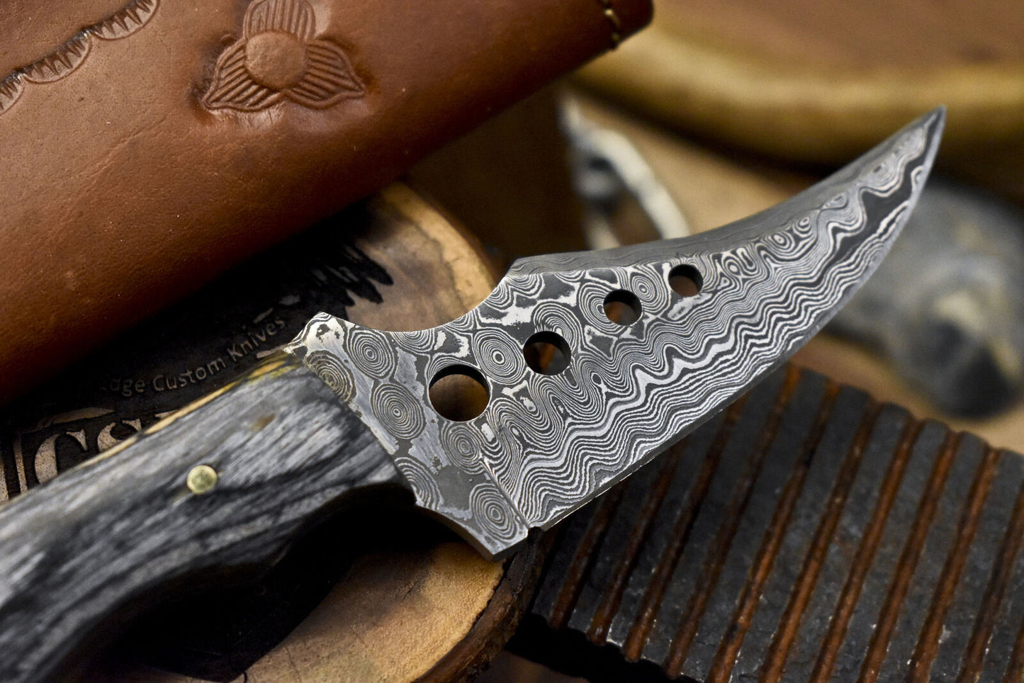 Hot Item Skinner Knife Rain Drop Damascus Hard Wood Handmade Survival Hunting Knife w/ Leather Sheath