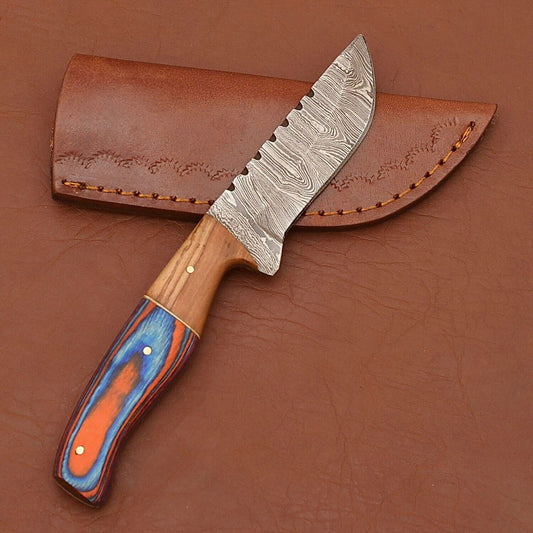 Hand Forged Damascus Steel Skinner Knife with Wood Handle for Hunting and Camping