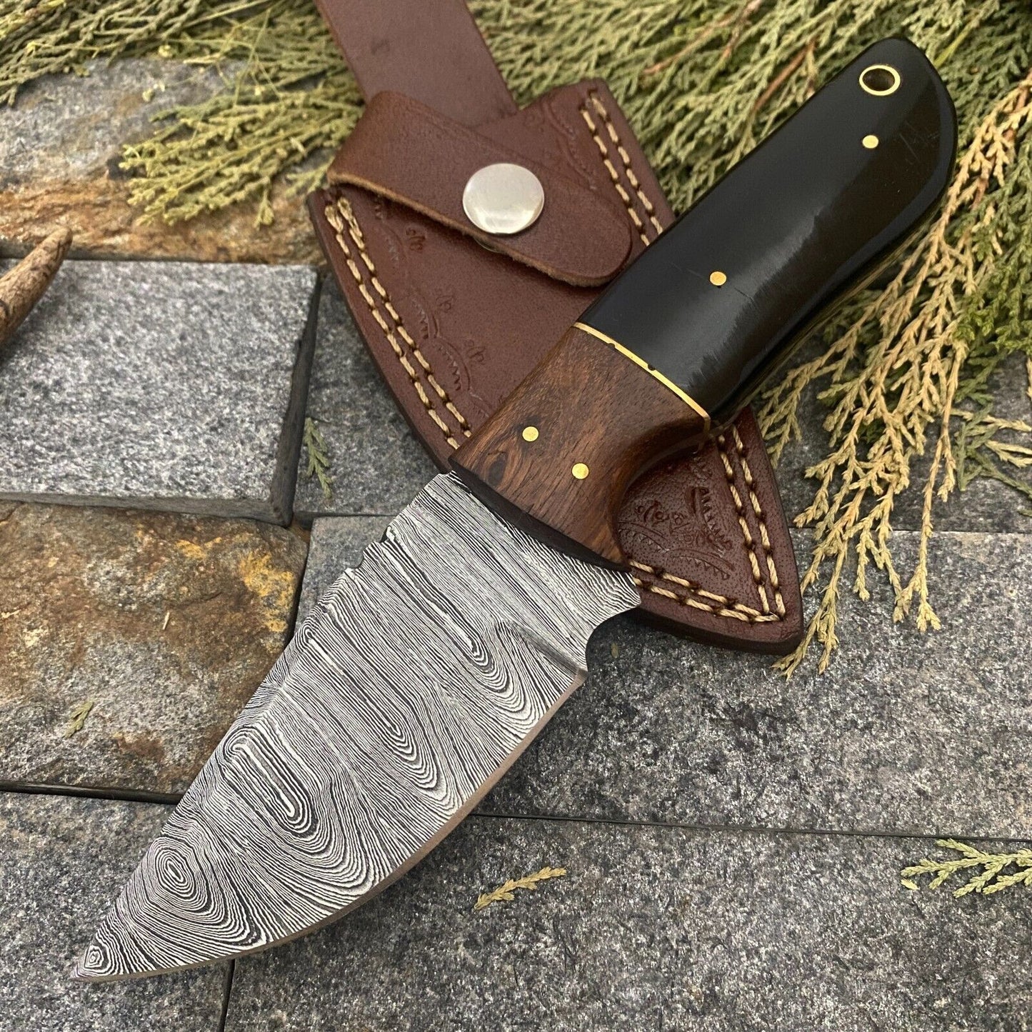 8" Damascus Steel EDC Bowie Knife – Bull Horn & Wood Handle with Leather Sheath