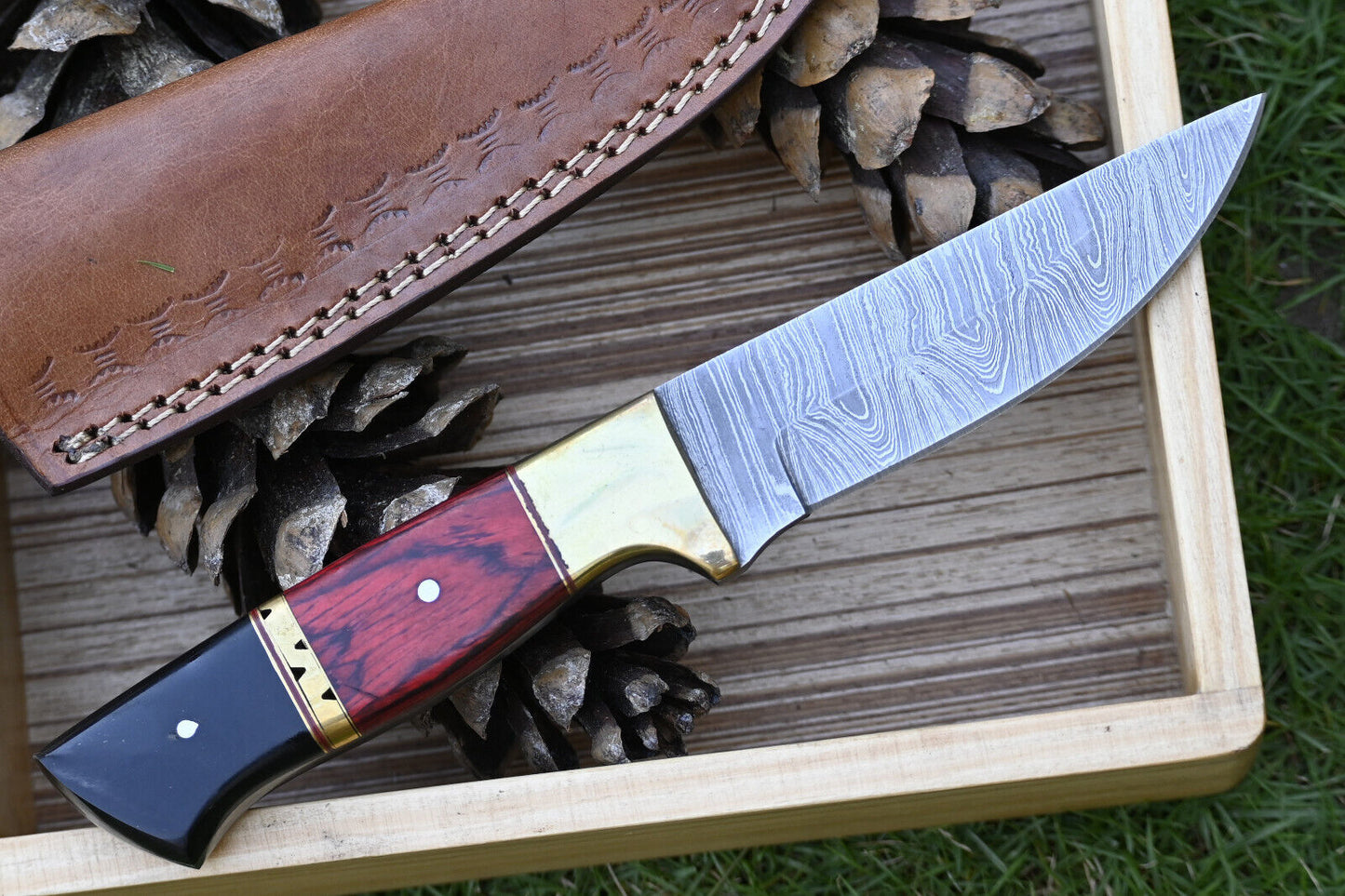 Custom Made Bushcraft Hunting Skinning Knife | Hand Forged Damascus Steel with Leather Sheath