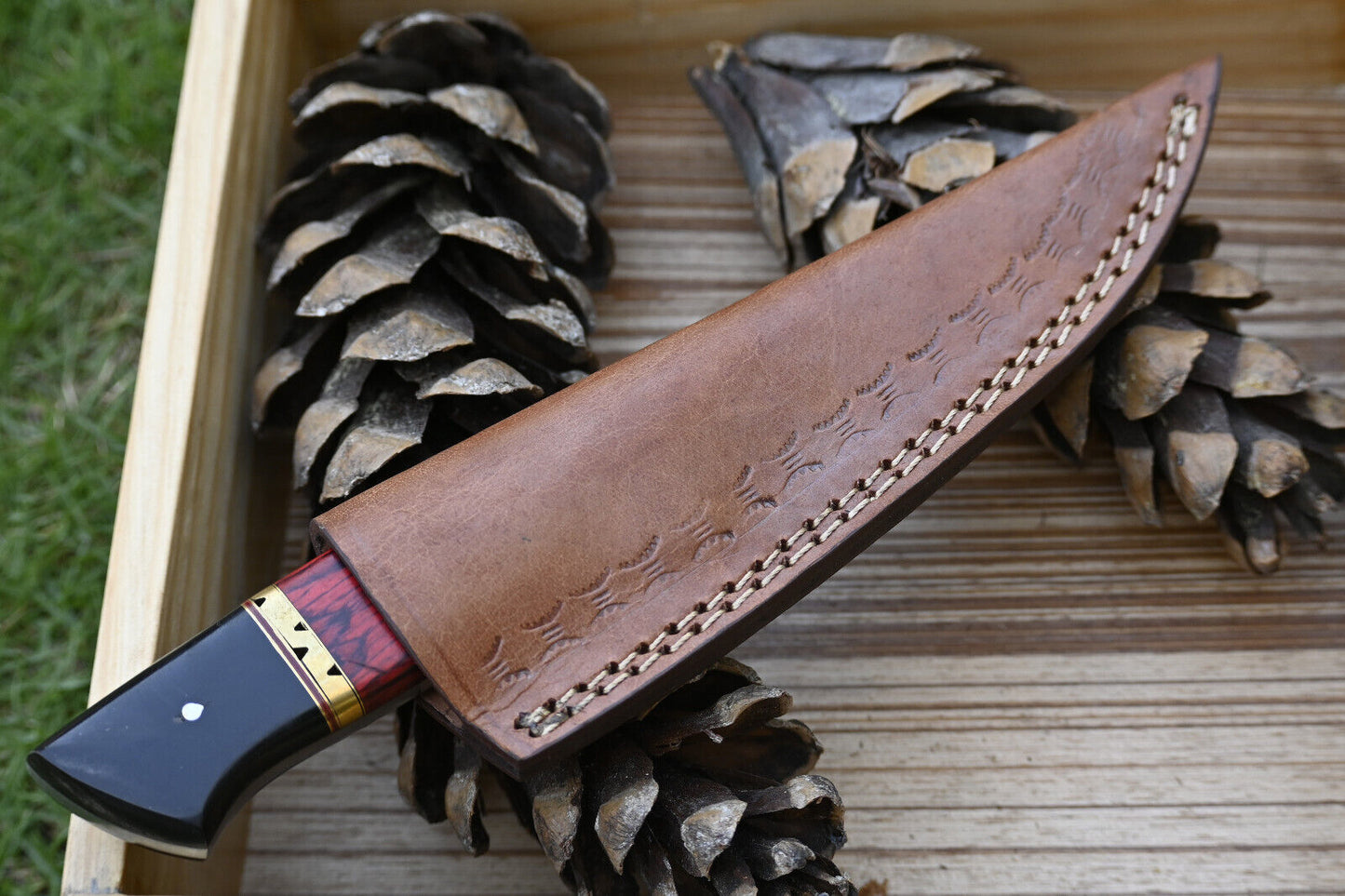 Custom Made Bushcraft Hunting Skinning Knife | Hand Forged Damascus Steel with Leather Sheath