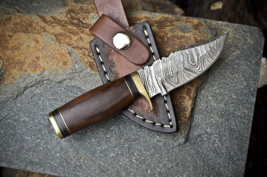 Compact Twist Damascus Skinner Knife with Walnut Wood Handle and Brass Guard – Handmade Outdoor Hunting Blade