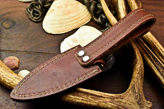 The Nomad's Talon: Compact Laser-Etched Damascus Hunting Knife