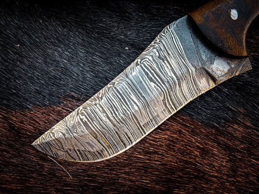 Custom Handmade Damascus Steel Hunting Skinner Knife with Wood Handle and Leather Sheath