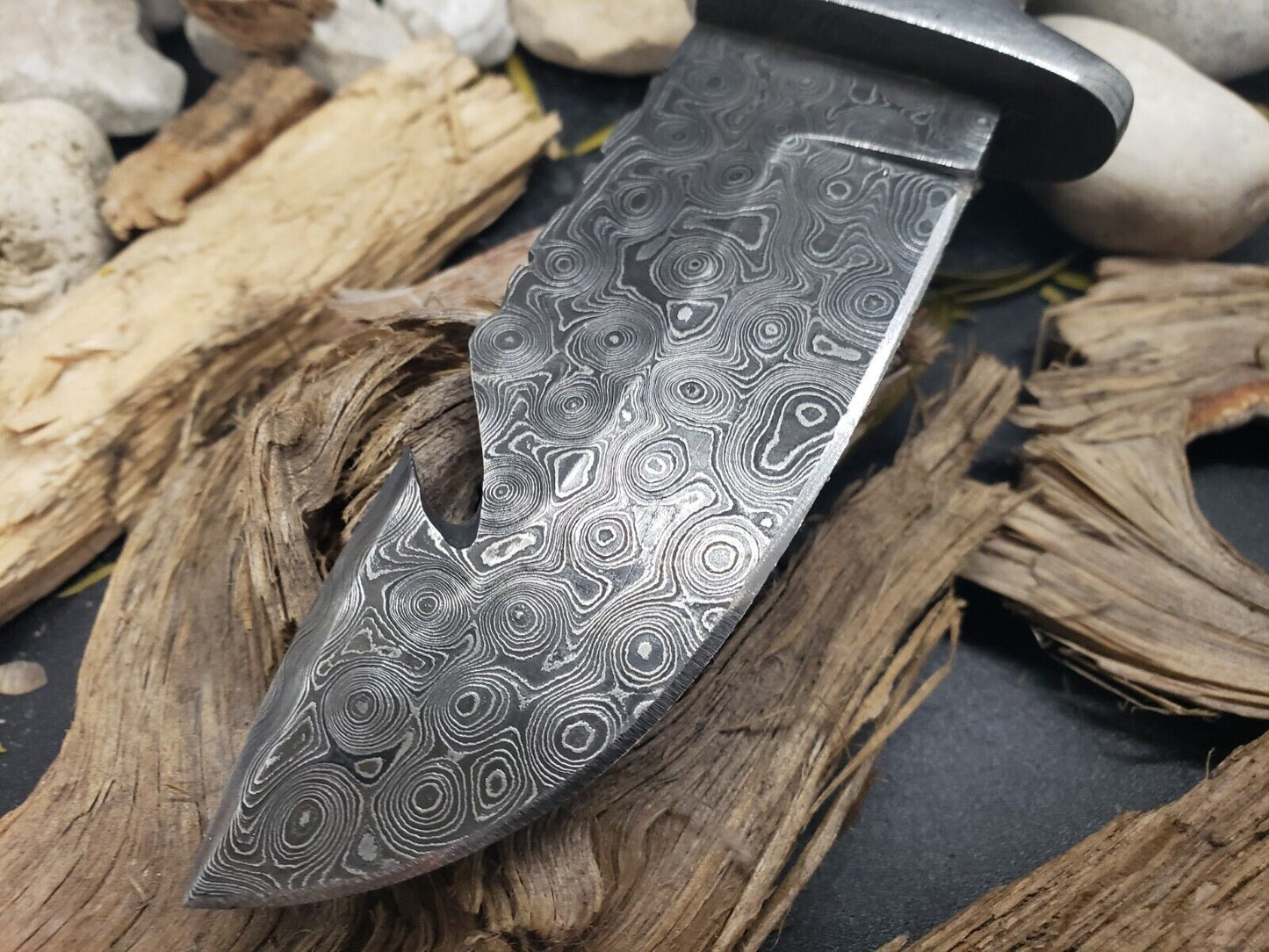 8" Hand Forged Damascus Steel EDC Skinner Hunting Knife | Ram Horn & Rosewood Handle | Leather Sheath