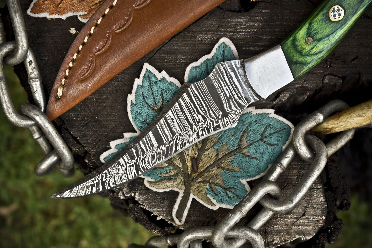 Hand Forged Damascus Skinner Knife Twist Pattern Hardwood Handle with Leather Sheath
