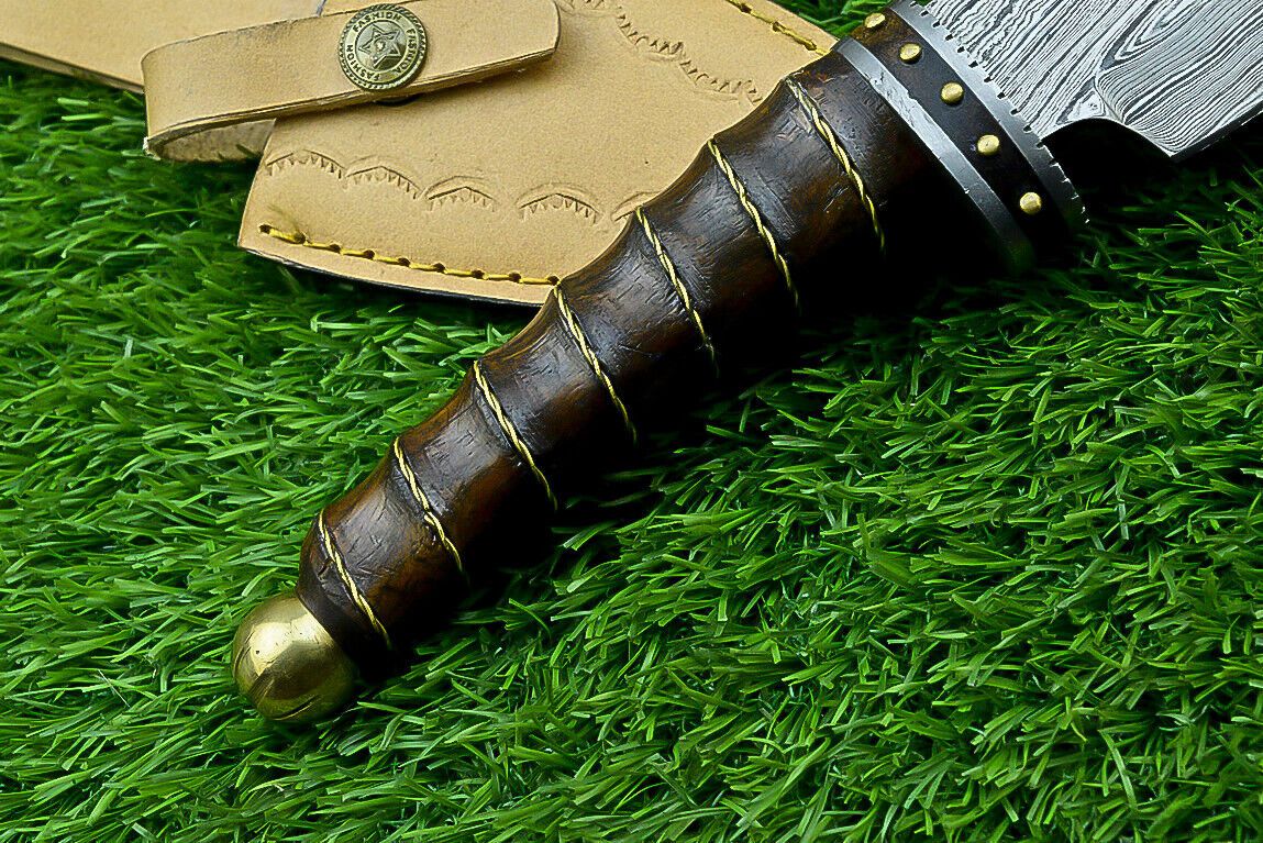 9.5 Inch Handmade Damascus Bowie Knife with Wood Handle for Hunting