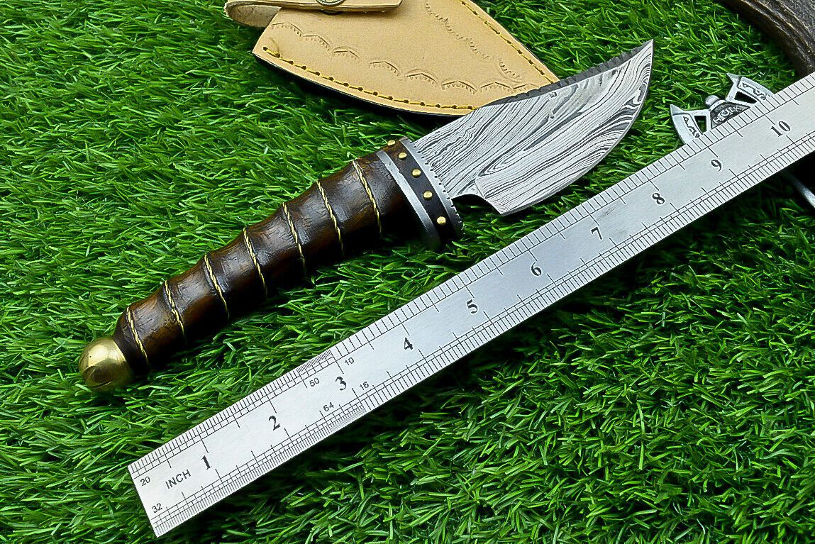 9.5 Inch Handmade Damascus Bowie Knife with Wood Handle for Hunting