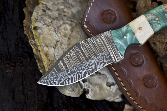 Forged Twist Damascus Skinner Knife with Mixed Material Handle – Hunting, Camping, Survival