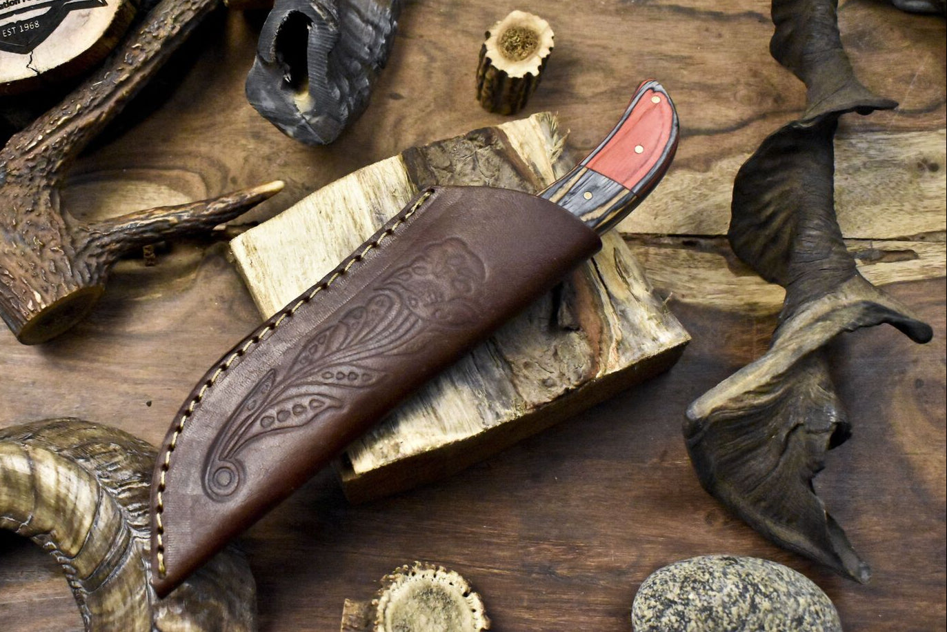 Forged Twist Damascus Skinner Knife with Gut Hook and Hardwood Handle – Handmade Hunting Knife with Sheath