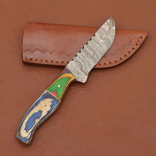 Forged Damascus Steel Camping Skinner Knife with Wood Handle for Hunting and Survival
