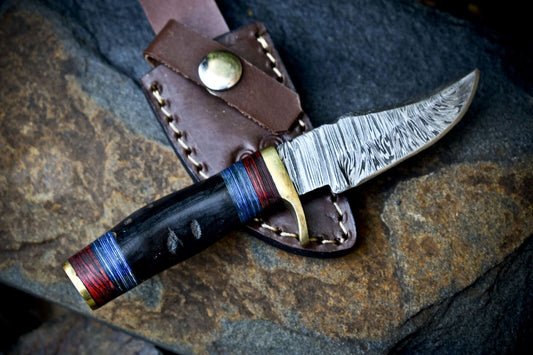 Twist Damascus Skinner Knife with Ram’s Horn Handle – Hand Forged Custom Camping Hunting Knife