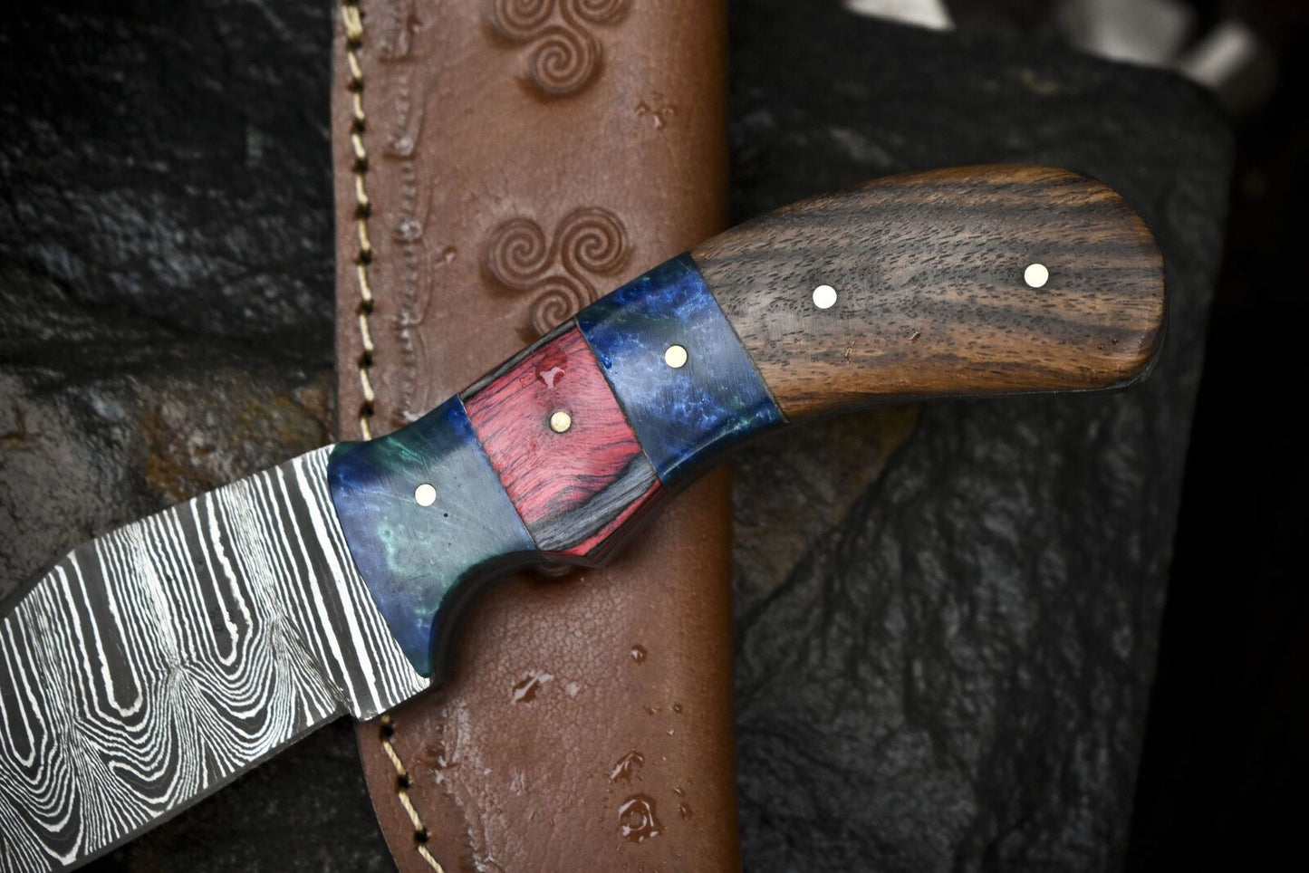 Forged Twist Damascus Skinner Knife Walnut Wood Hunting Sports Tool