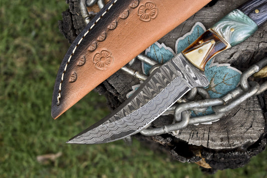 Custom Handmade Damascus Skinner Knife with Deer Horn Handle and Leather Sheath – Premium Damascus Steel Skinner Hunting Knife