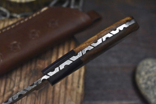 Hand Forged Twist Damascus Skinner Knife Walnut Wood Handle for Fishing and Hunting