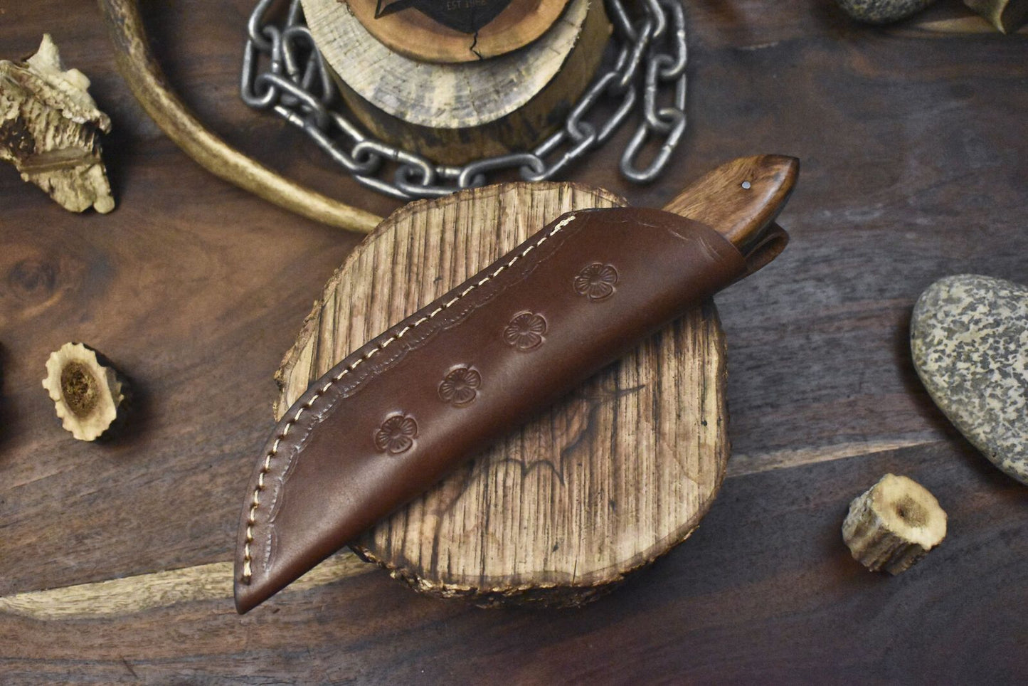 Hand Forged Twist Damascus Skinner Knife Walnut Wood Handle for Fishing and Hunting