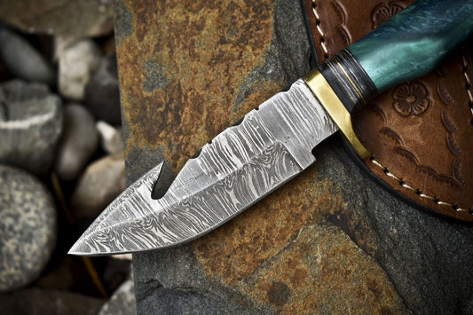 Hand Crafted Skinner Knife with Gut Hook Twist Damascus Hard Wood Hunter