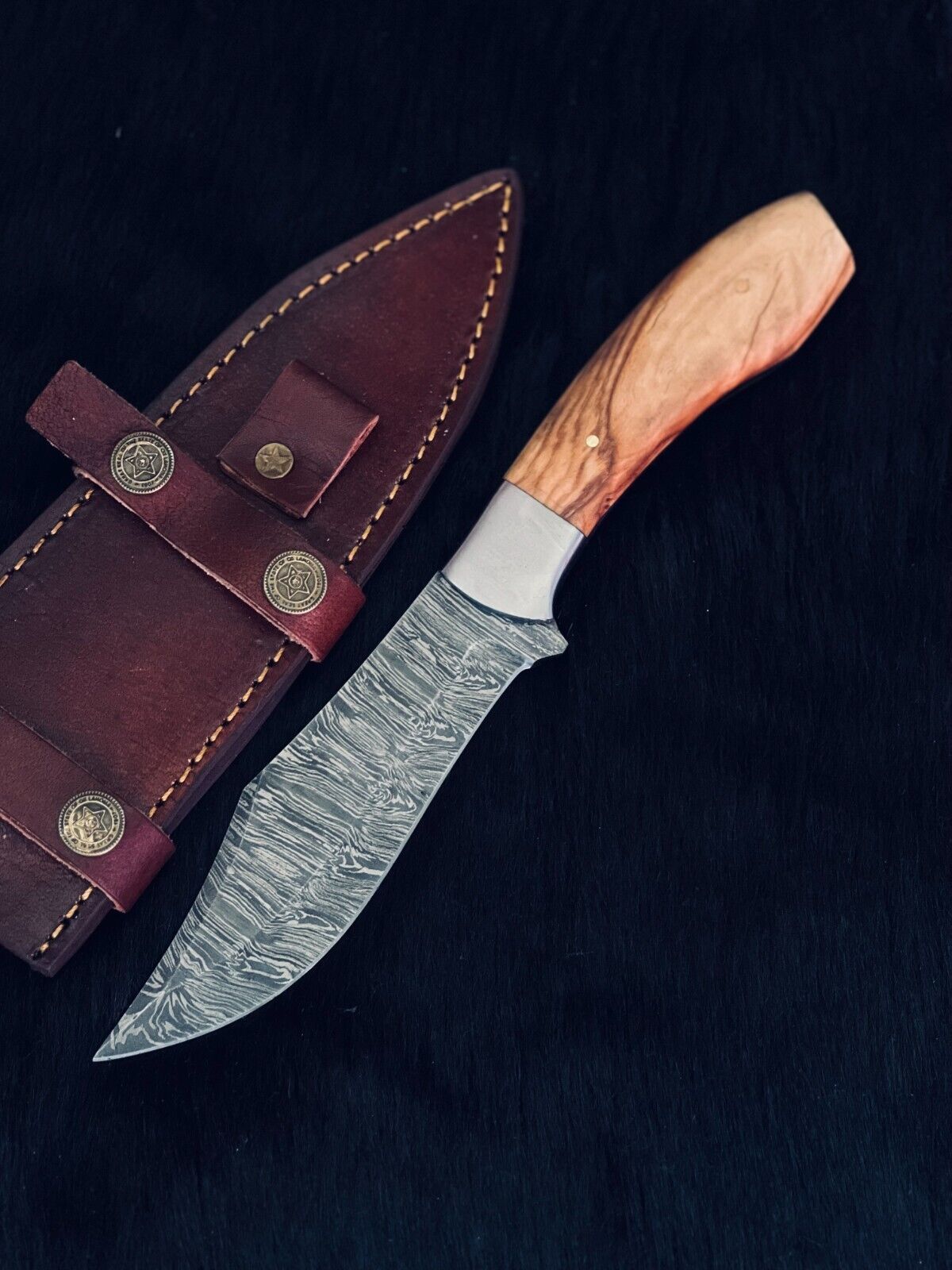 11" Twist Damascus Steel Bowie Knife – Wood Handle
