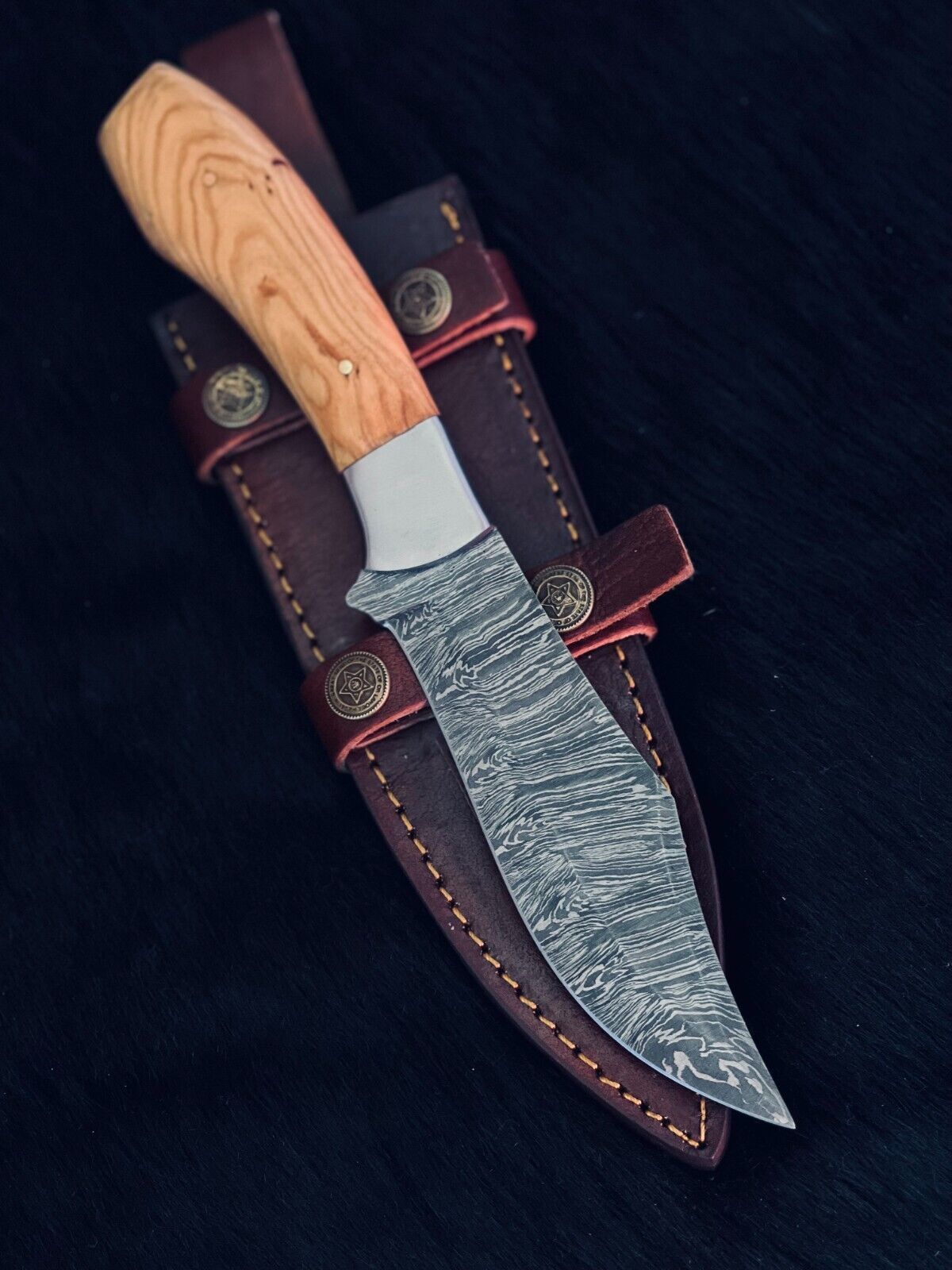 11" Twist Damascus Steel Bowie Knife – Wood Handle
