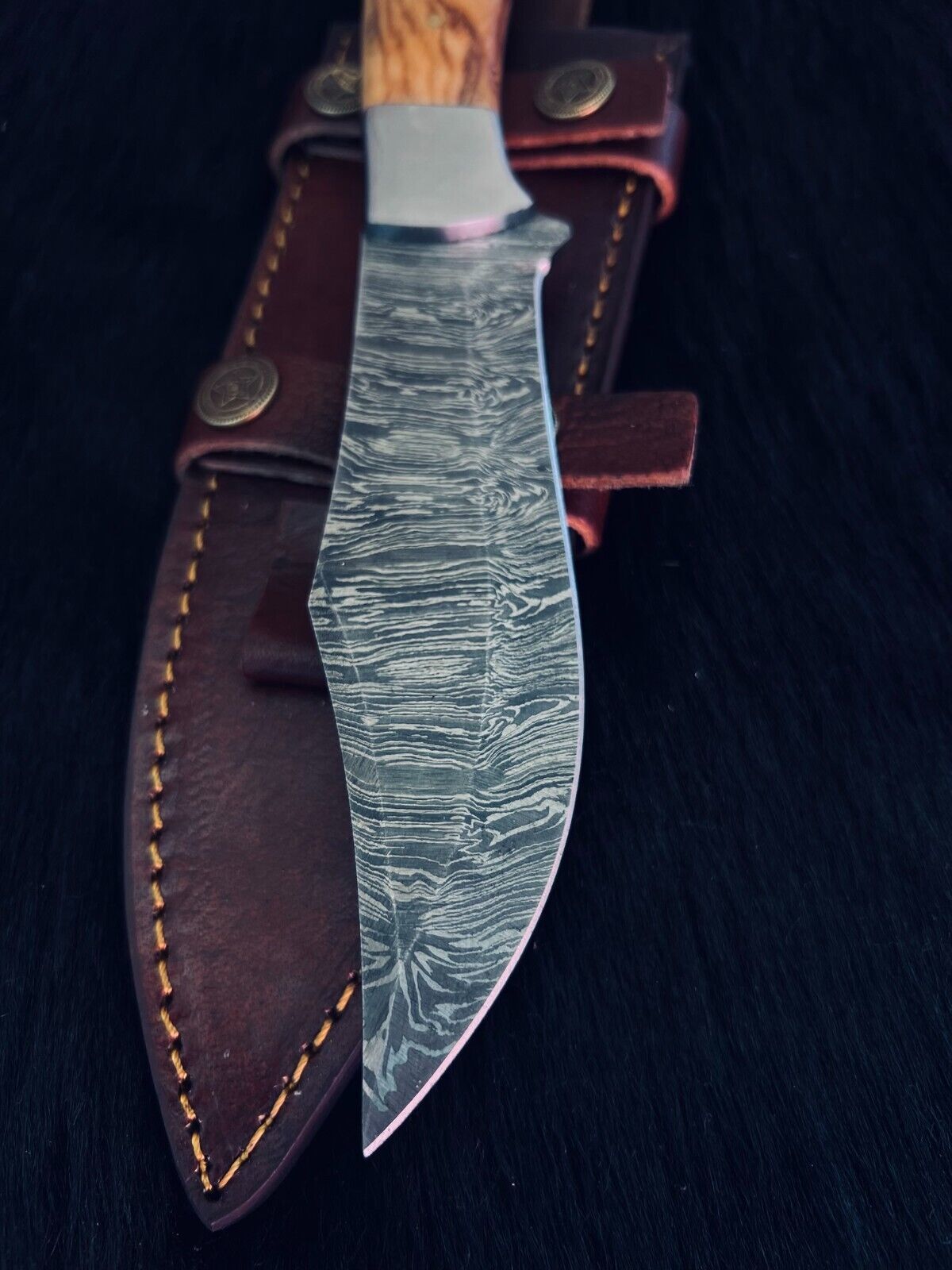 11" Twist Damascus Steel Bowie Knife – Wood Handle