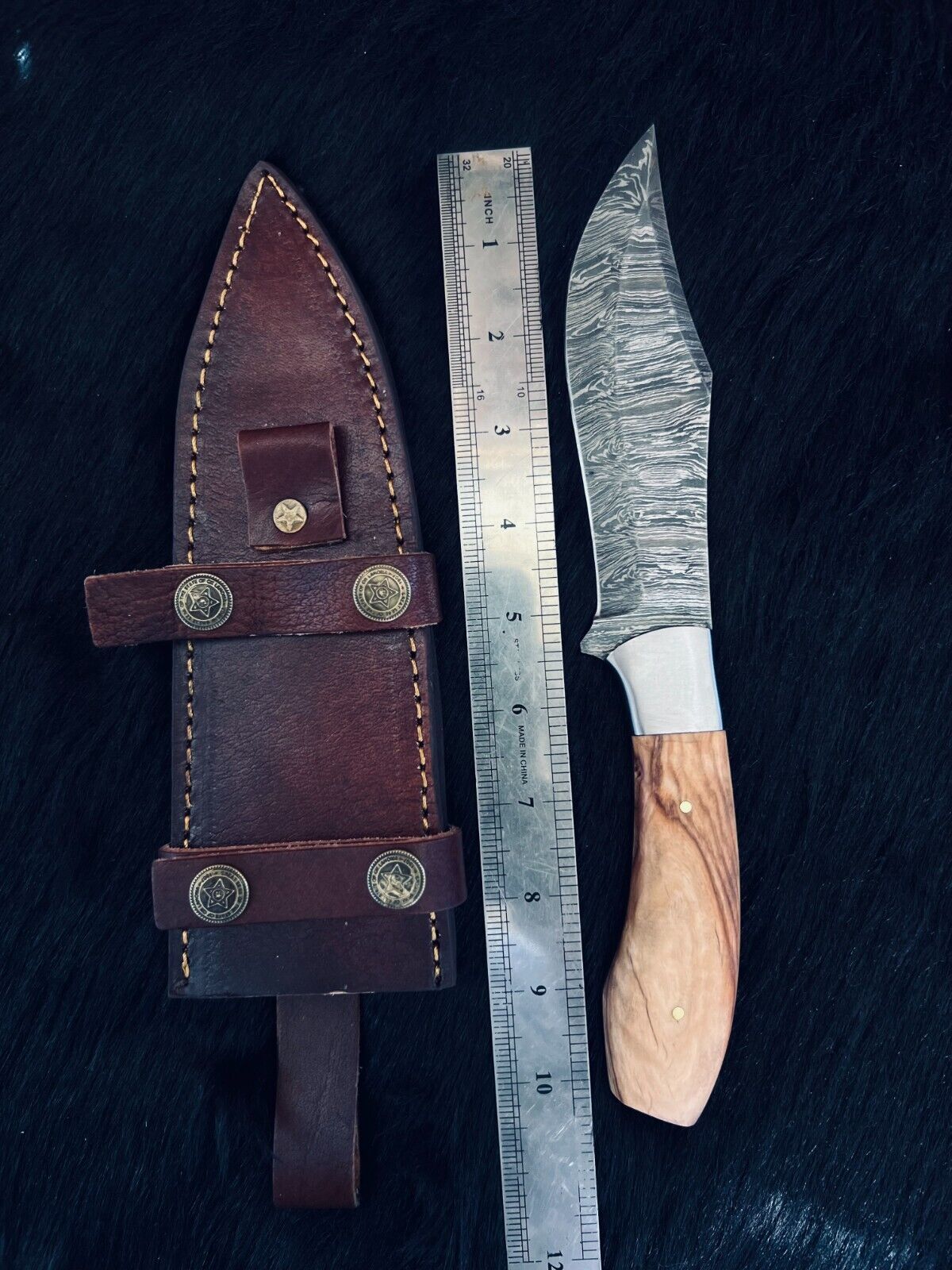 11" Twist Damascus Steel Bowie Knife – Wood Handle