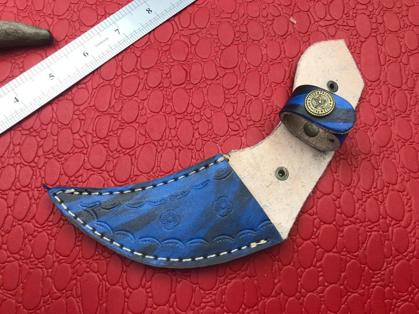Handmade Damascus Karambit Twist Karambit Damascus Steel Hunting Knife With Resin Handle