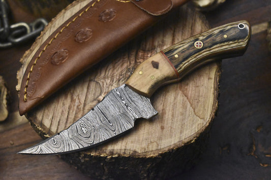 Twist Damascus Hunting Skinner Knife – Hardwood Handle with Leather Sheath