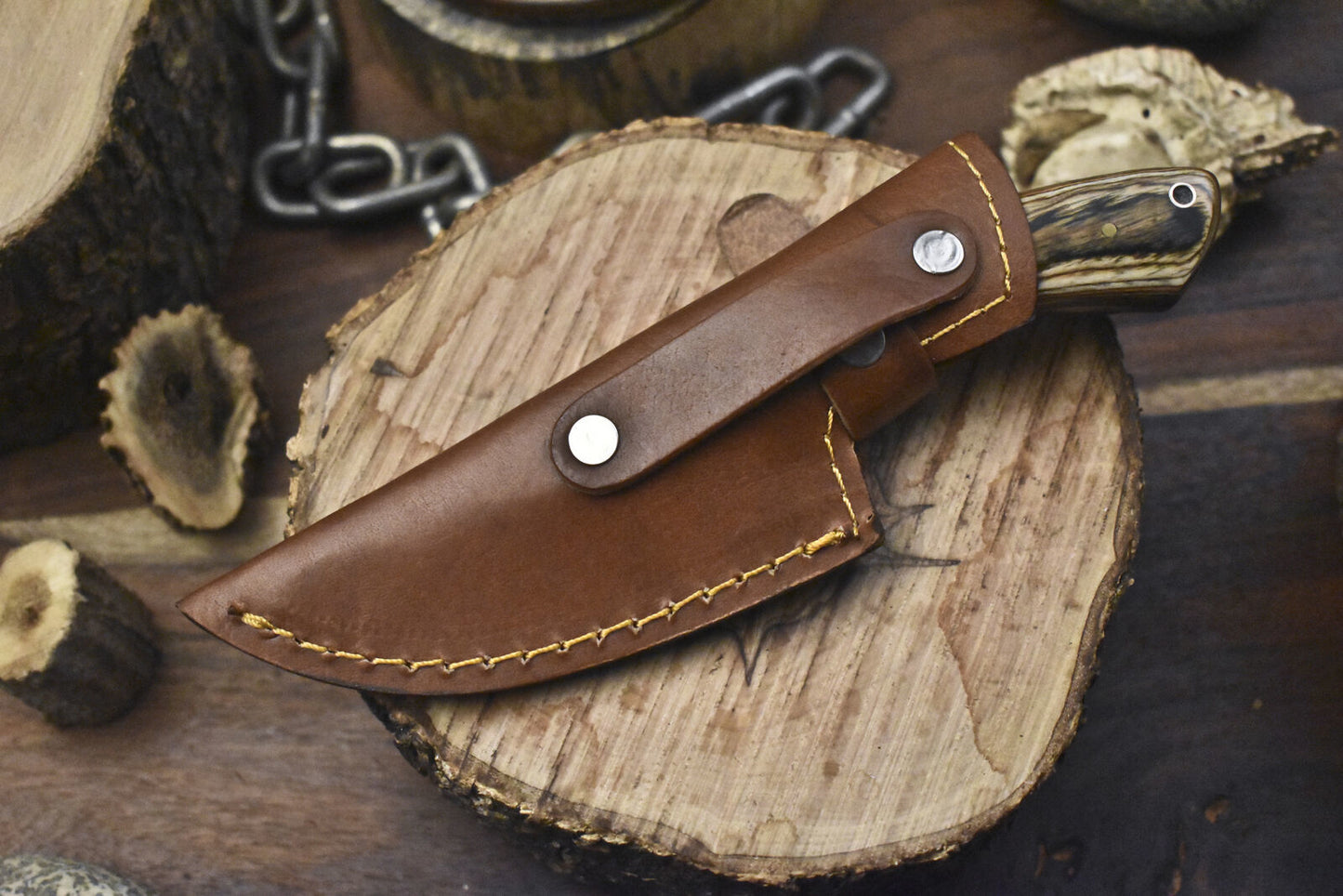 Twist Damascus Hunting Skinner Knife – Hardwood Handle with Leather Sheath