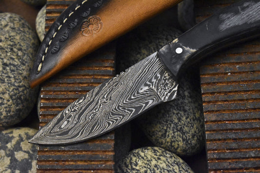 Forged Twist Damascus Skinner Knife with Hard Wood Handle 8 Inch Hunting Unique