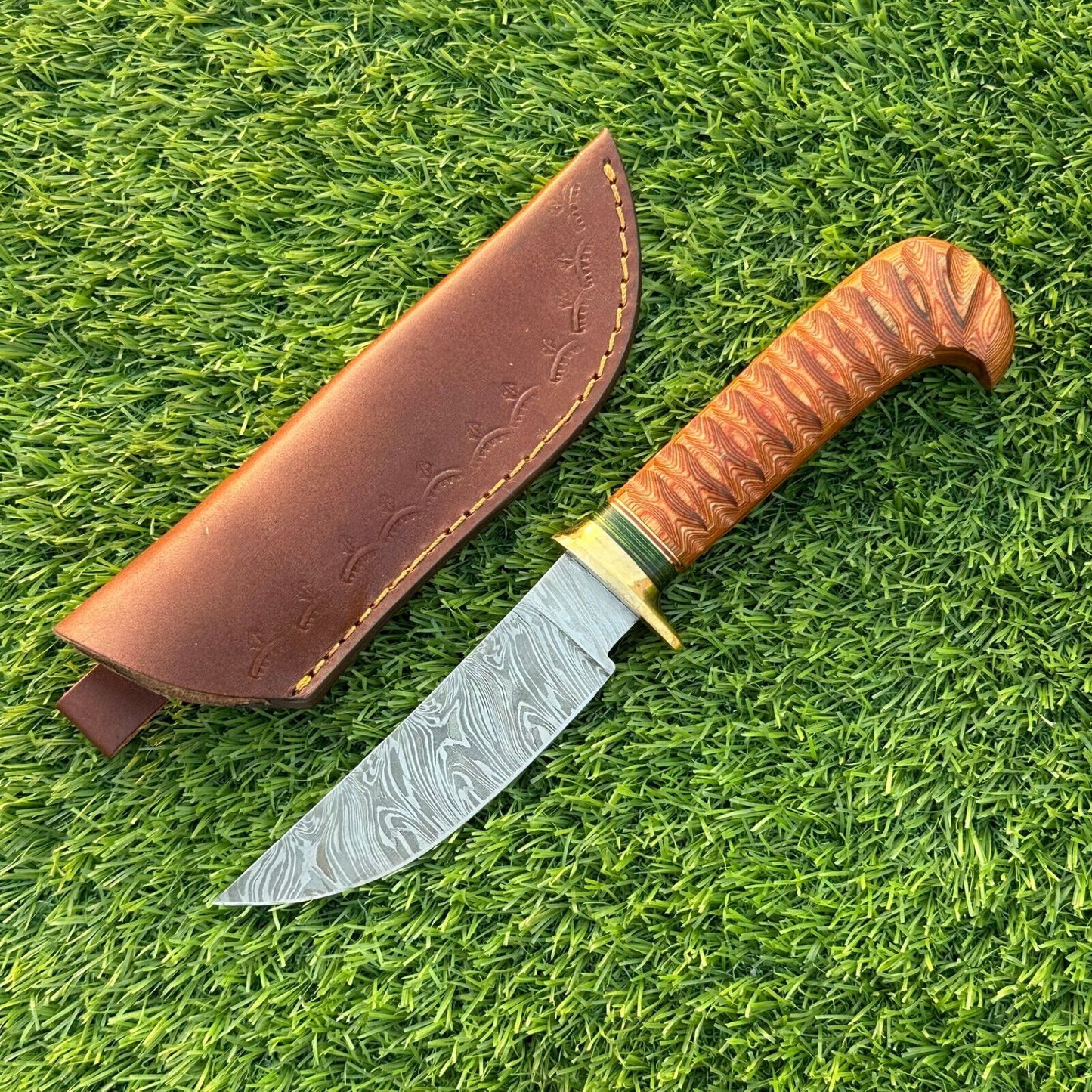 10" Damascus Bowie Knife with Wooden Handle & Brass Guard