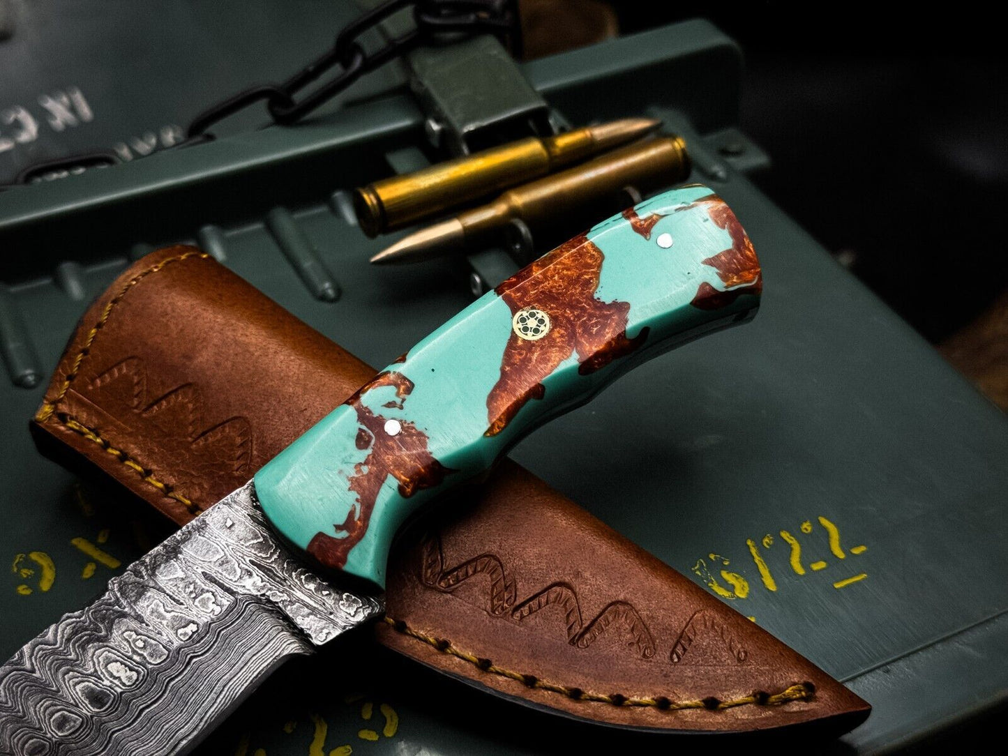 Handmade Damascus Steel Hunting & Survival Knife – Resin Handle, Leather Sheath, Full Tang