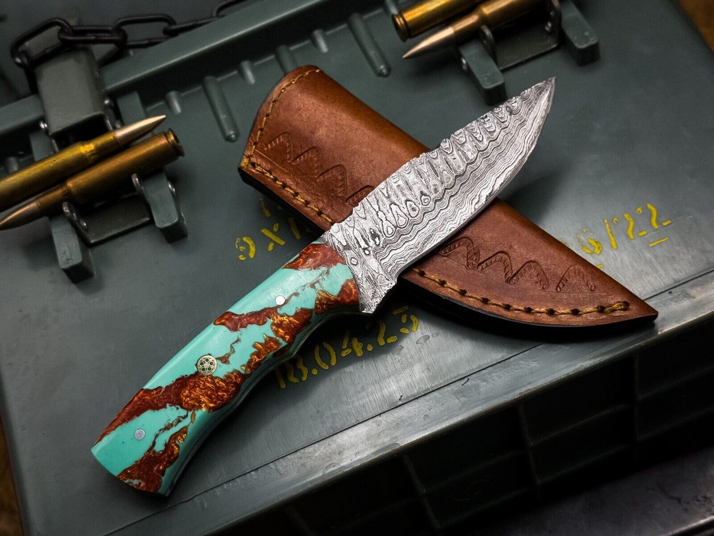 Handmade Damascus Steel Hunting & Survival Knife – Resin Handle, Leather Sheath, Full Tang