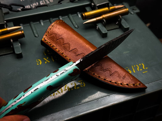 Handmade Damascus Steel Hunting & Survival Knife – Resin Handle, Leather Sheath, Full Tang