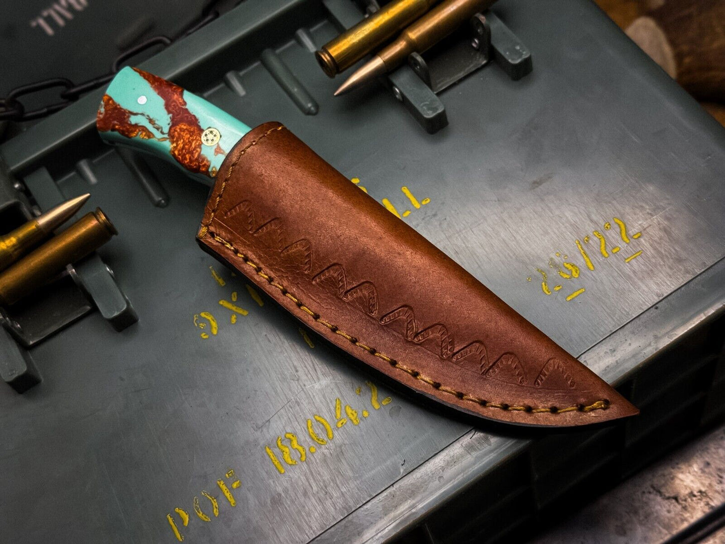 Handmade Damascus Steel Hunting & Survival Knife – Resin Handle, Leather Sheath, Full Tang