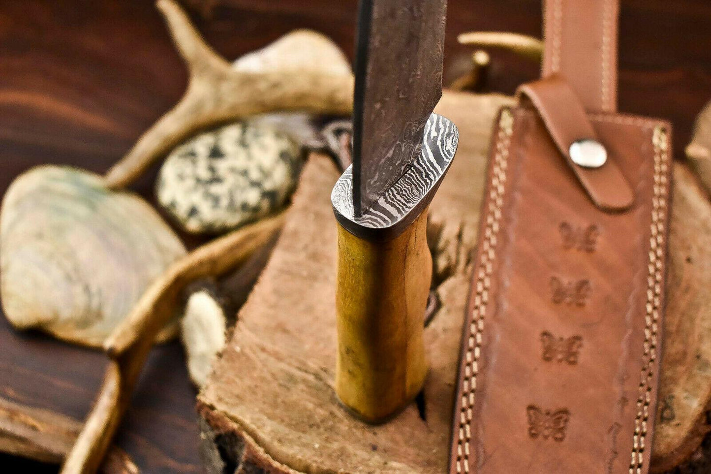 15" Damascus Bowie Knife – Walnut Wood Handle