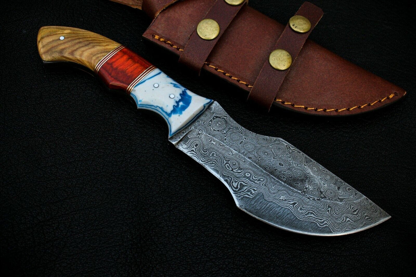 Handmade Hand-Forged Damascus Steel Tracker Hunting Knife – Fixed Blade, Full Tang, Leather Sheath
