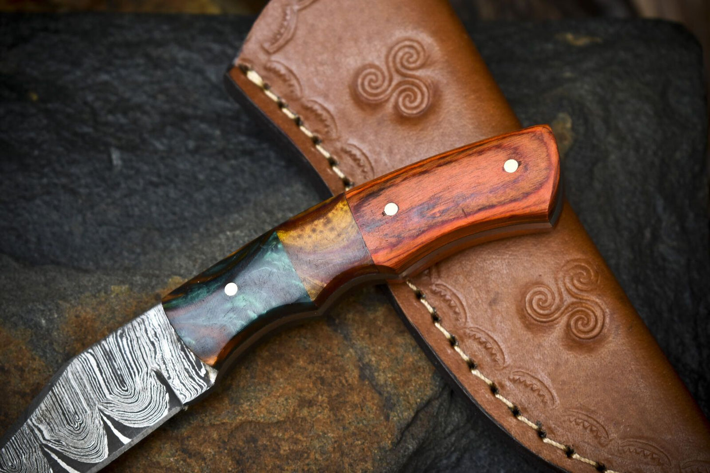 Twist Damascus Skinner Knife Hardwood Handle Compact Handmade Hunting Tool