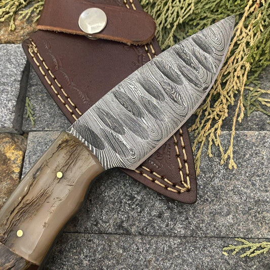 Hand-Forged Damascus EDC Bowie Knife – Ram Horn Handle & Leather Sheath