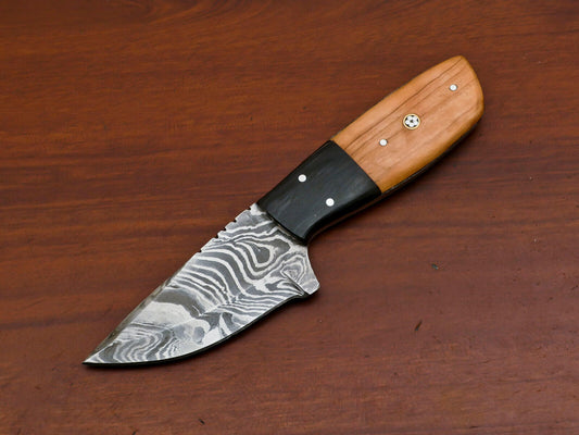 7.5" Olive & Pakka Wood Handle Damascus Hunting Knife – Fixed Blade Skinning Knife
