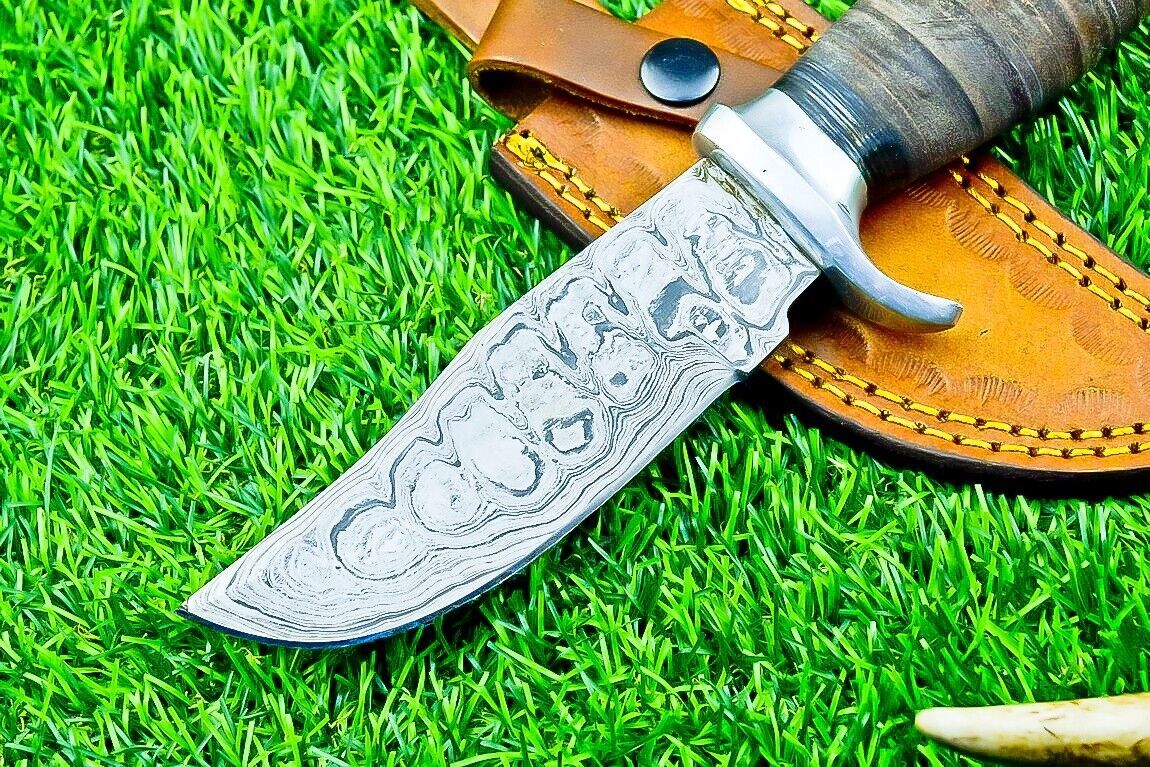 9.5 Inch Damascus Steel Bowie Knife with Leather and Hardwood Handle